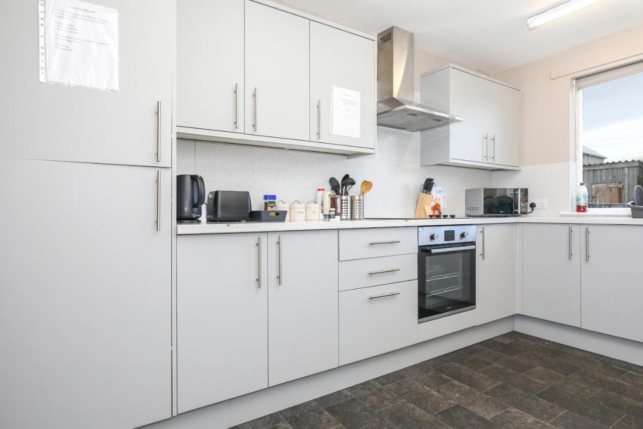 Modern Guest House - Central Inverness - Complimentary Snacks - Free Parking 외부 사진