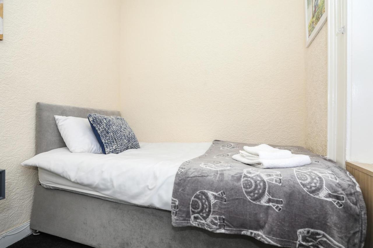 Modern Guest House - Central Inverness - Complimentary Snacks - Free Parking 외부 사진