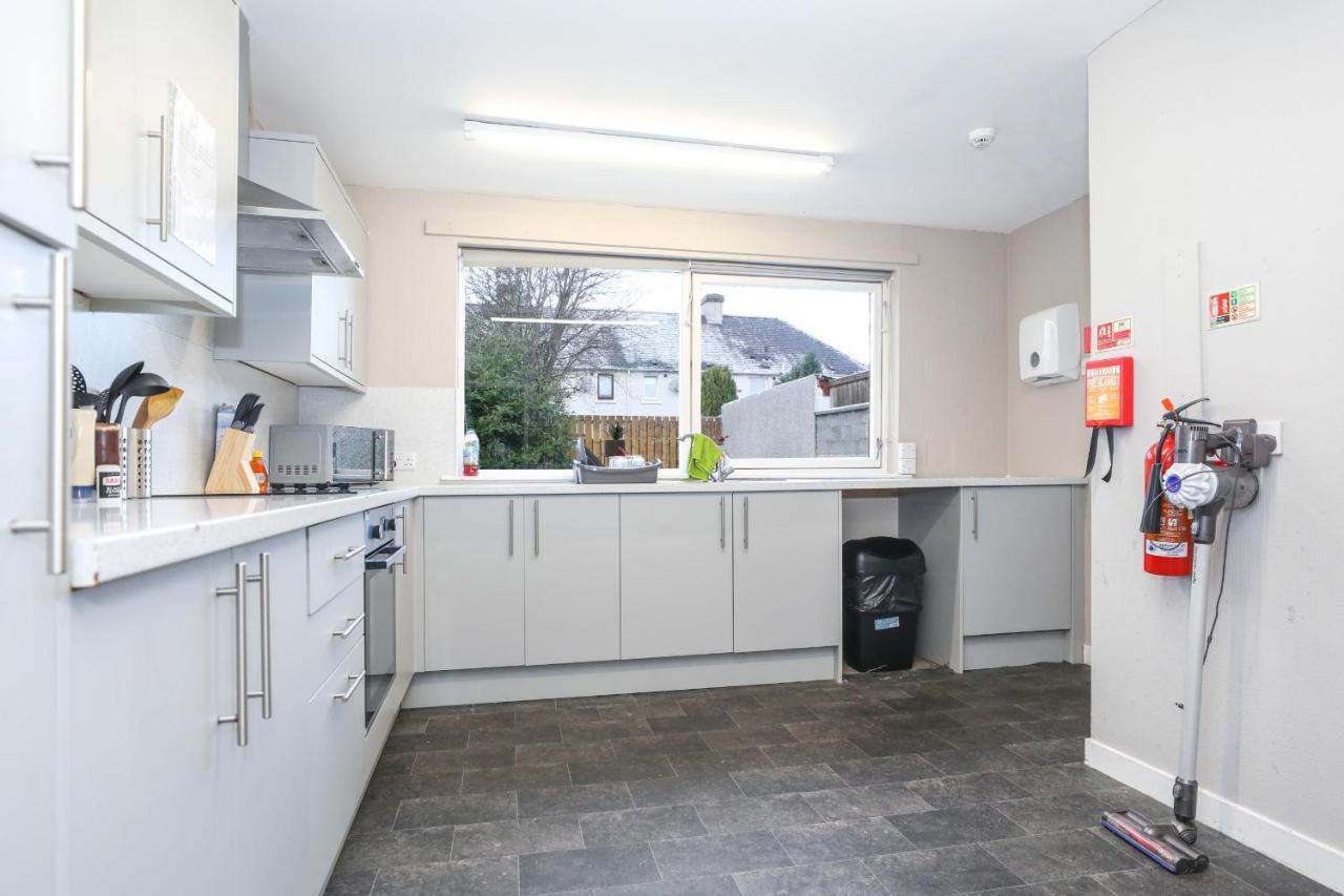 Modern Guest House - Central Inverness - Complimentary Snacks - Free Parking 외부 사진